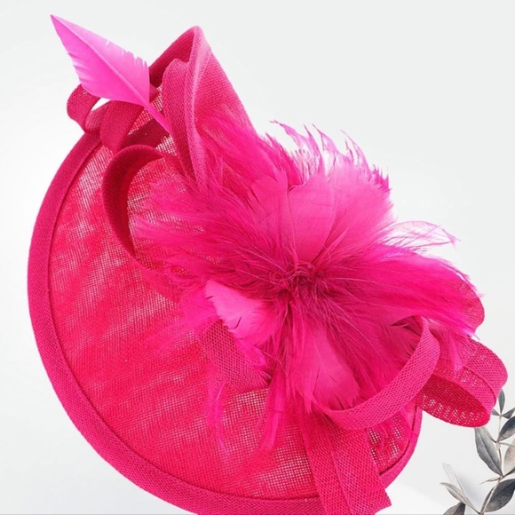 PINK FEATHER FASCINATOR HAT DRESSY MESH SHEER PINK FEATHER CLIP FASCINATOR - Picture 12 of 13